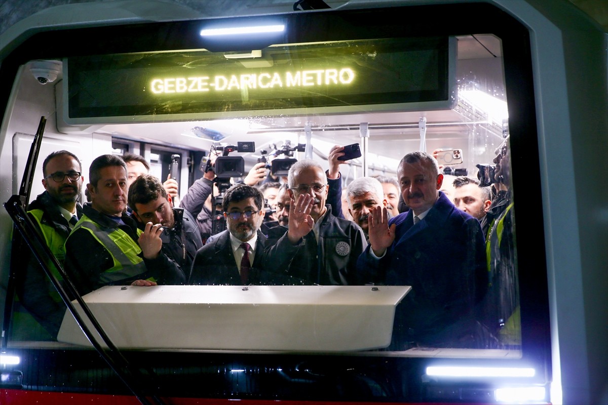 Ulaştırma ve Altyapı Bakanı Abdulkadir Uraloğlu, Gebze-Darıca Metro Hattı Test Sürüşü Programı'na...