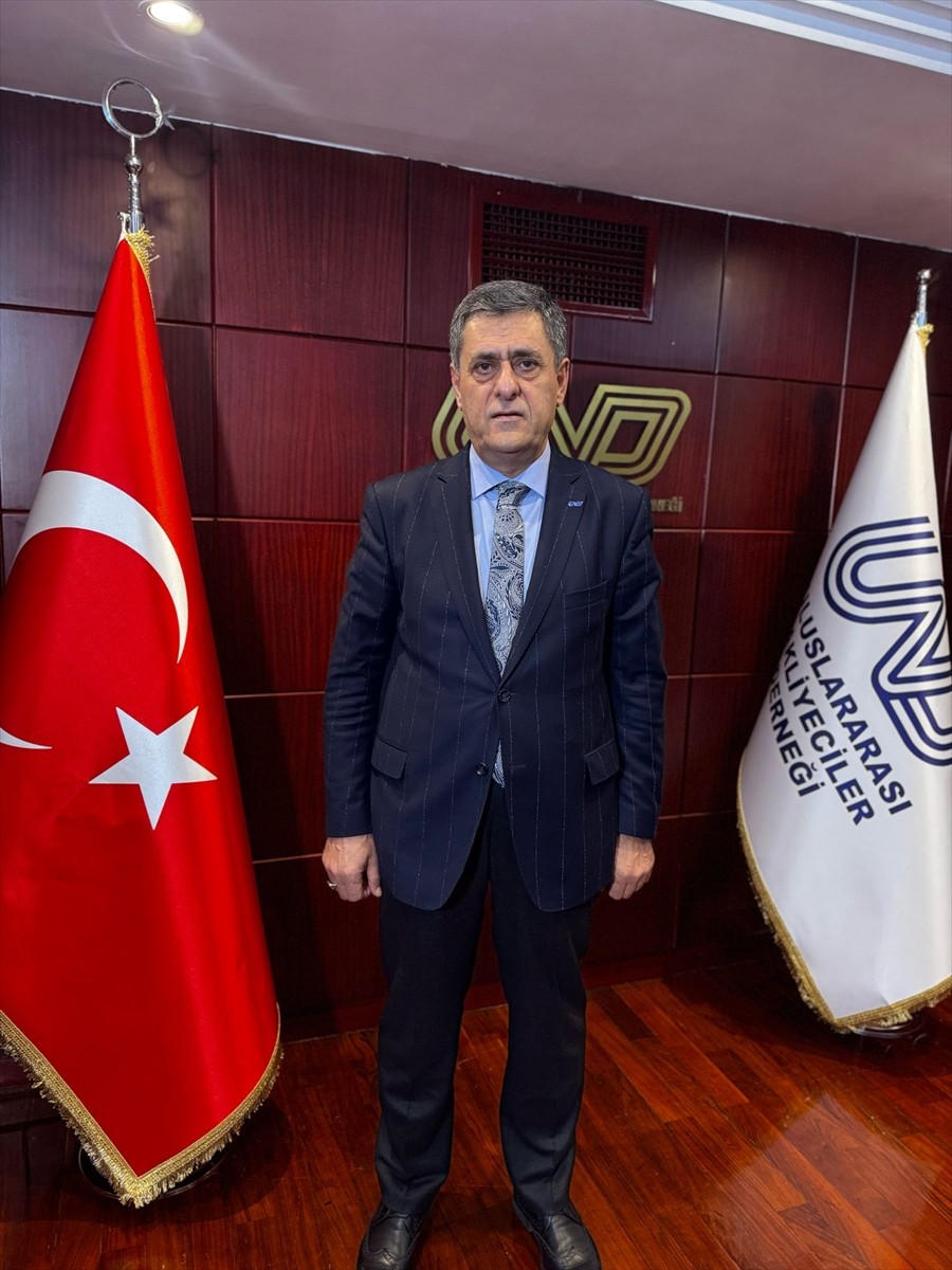 Uluslararası Nakliyeciler Derneği Yönetim Kurulu Başkanı Şerafettin Aras, AA muhabirine...