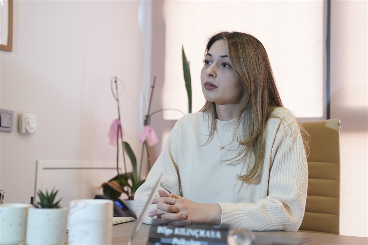 Uzmanlar, "yapay zeka sevgili" uygulamalarının kullanımının Türkiye'de arttığını belirterek, veri...