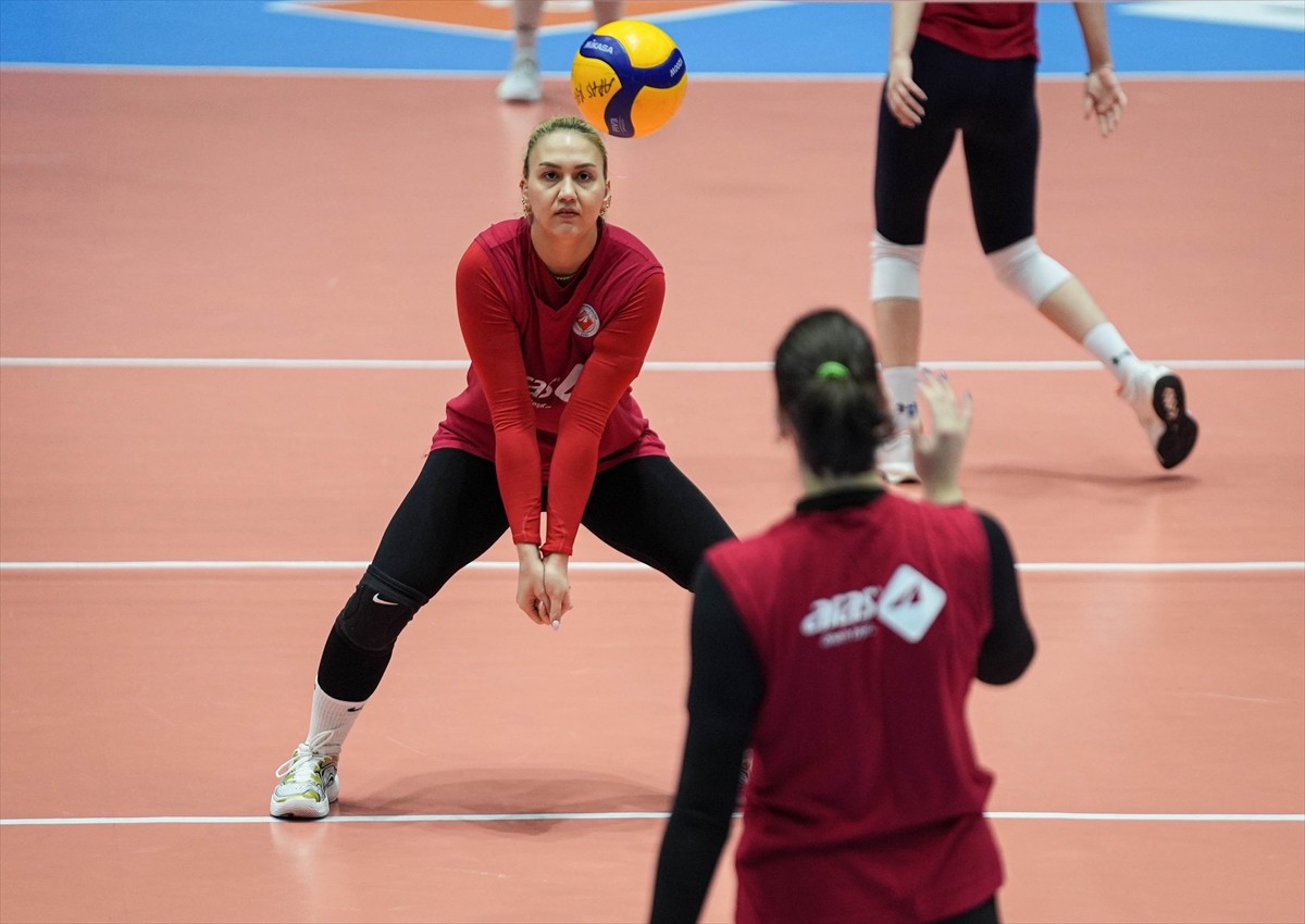 Voleybol Vodafone Sultanlar Ligi'nde İzmir'i temsil eden Aras Kargo, son maçlarda yakaladığı...