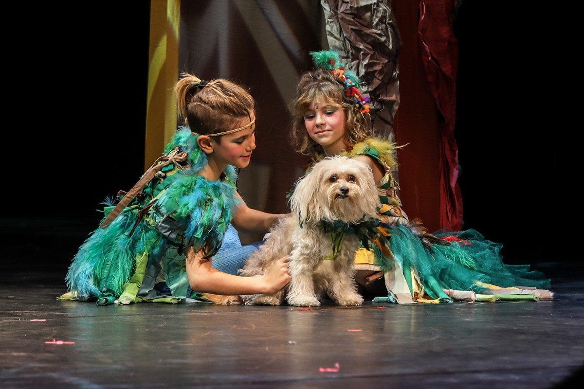 Wolfgang Amadeus Mozart'ın ölümsüz eseri "Sihirli Flüt"ten ilhamla sahneye taşınan "Papagenolar...