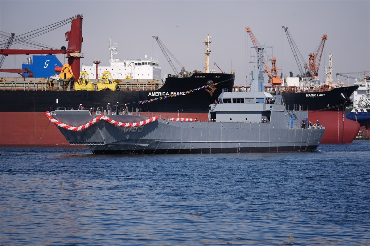 Yeni Tip Çıkarma Gemisi (YLCT) Ç-159'un denize indirmesi Anadolu Tersanesi'nde düzenlenen törenle...