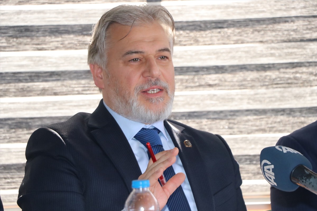 Yeniden Refah Partisi Genel Başkan Yardımcısı Mehmet Altınöz (fotoğrafta), Erzurum'daki bir...