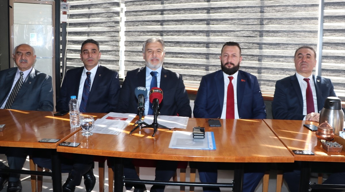 Yeniden Refah Partisi Genel Başkan Yardımcısı Mehmet Altınöz (fotoğrafta), Erzurum'daki bir...