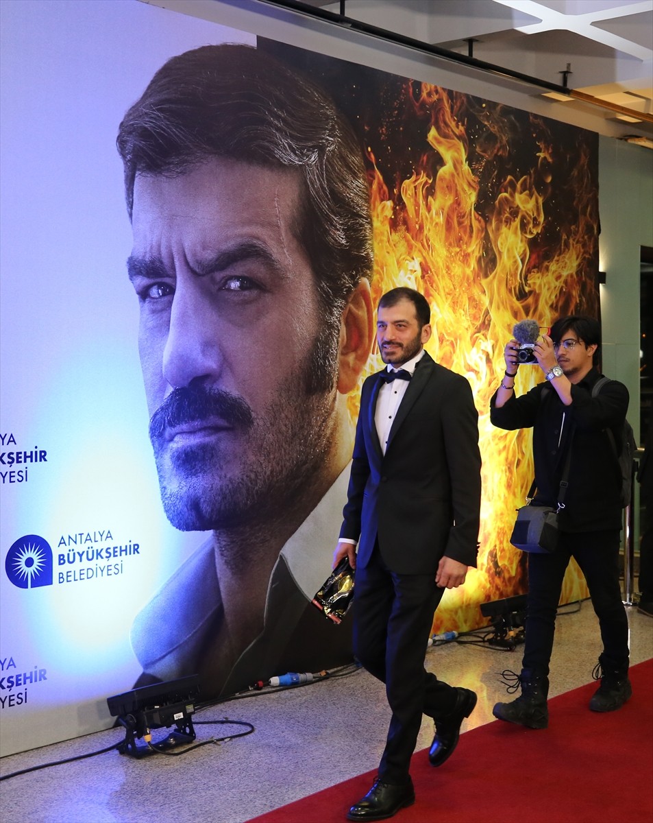 Yönetmenliğini Uğur Bayraktar'ın yaptığı "Dayı" filminin devamı olan "Dayı 2: Bir Adamın...