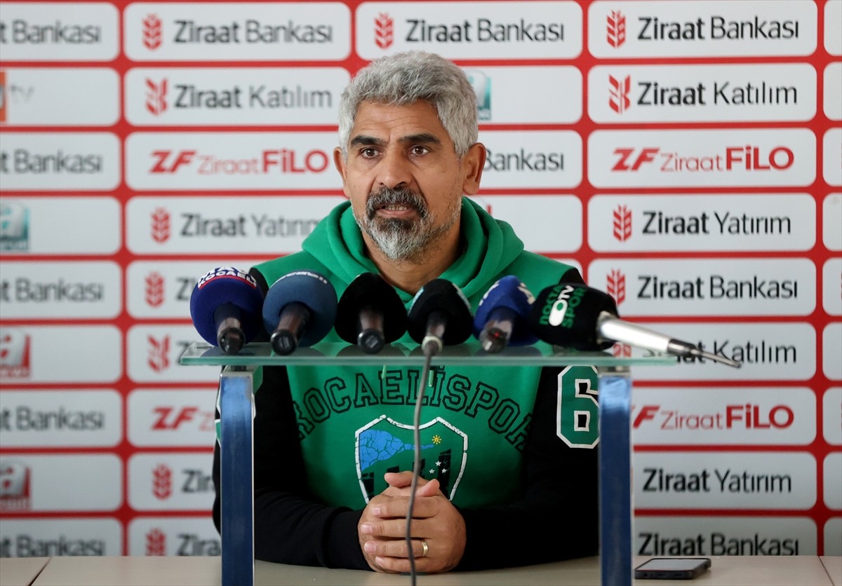 Ziraat Türkiye Kupası D Grubu üçüncü maçında Kırklarelispor'u 3-1 yenen Kocaelispor'da teknik...