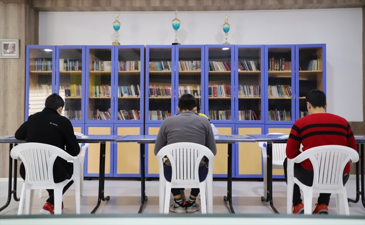 Adalet Bakanı Yılmaz Tunç, "Ceza infaz kurumlarında 75 bin 194 tutuklu ve hükümlü, öğrenci olarak...