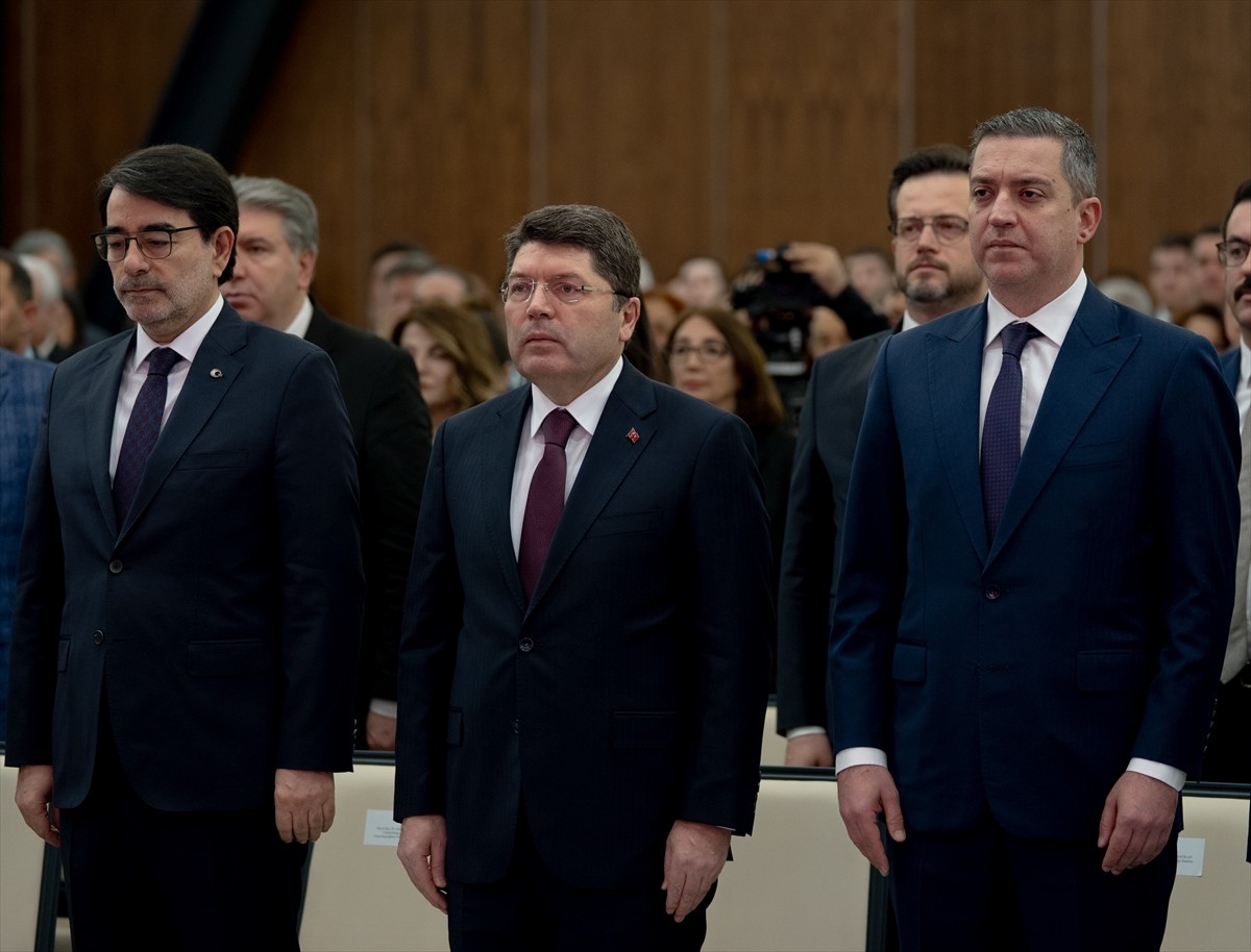 Adalet Bakanı Yılmaz Tunç (sağ 4), Cumhurbaşkanlığı İnsan Kaynakları Ofisi Başkanı Doç. Dr. Salim...