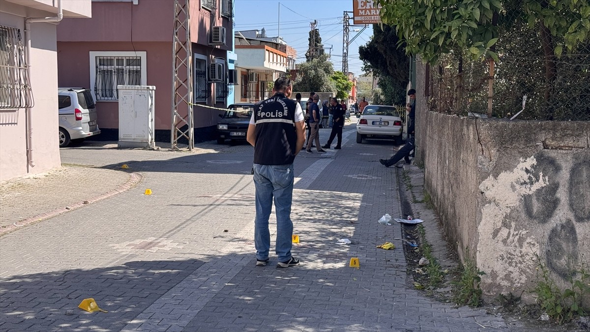 Adana'da, bir kişi boşanma aşamasındaki eşinin ağabeyini tabancayla öldürdü, kayınpederini...