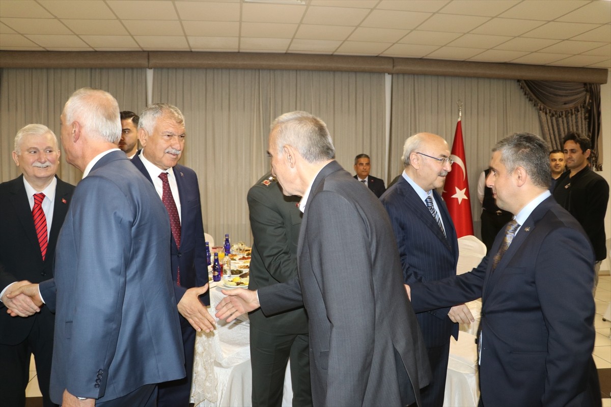 Adana'da Ramazan Bayramı dolayısıyla bayramlaşma programları yapıldı. Adana Valiliğince Nezihe...