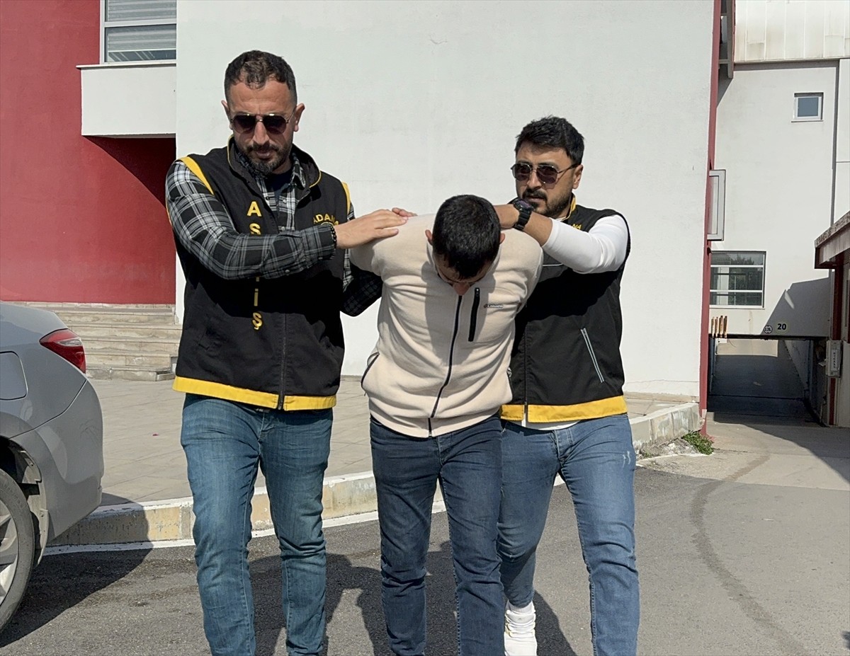 Adana'nın merkez Yüreğir ilçesinde bir kişinin tabancayla vurularak öldürülmesiyle ilgili...