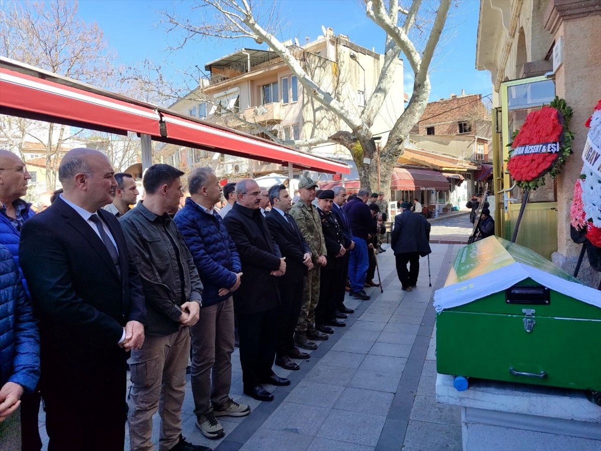 Adana 6'ncı Kolordu Komutanı Tümgeneral Mehmet Özeren'in vefat eden babası Orhan Özeren'in...
