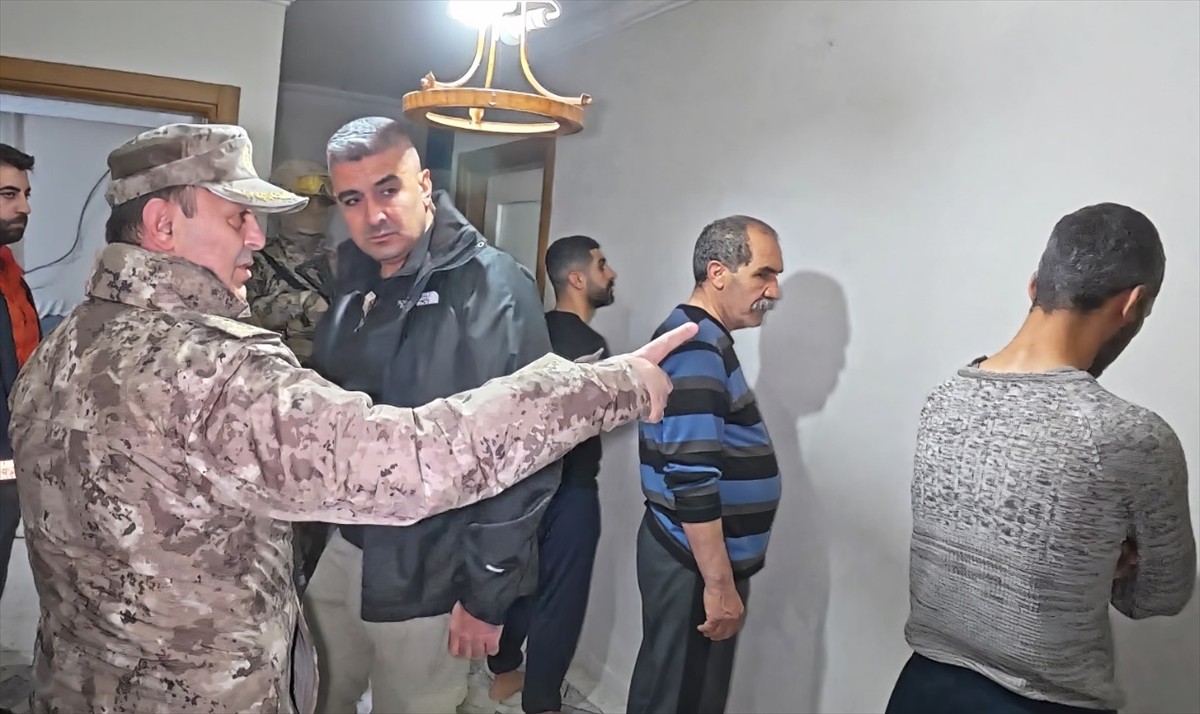 Adana Valisi Yavuz Selim Köşger, kentte dün gerçekleştirilen ve 11 kişinin tutuklandığı operasyonu...