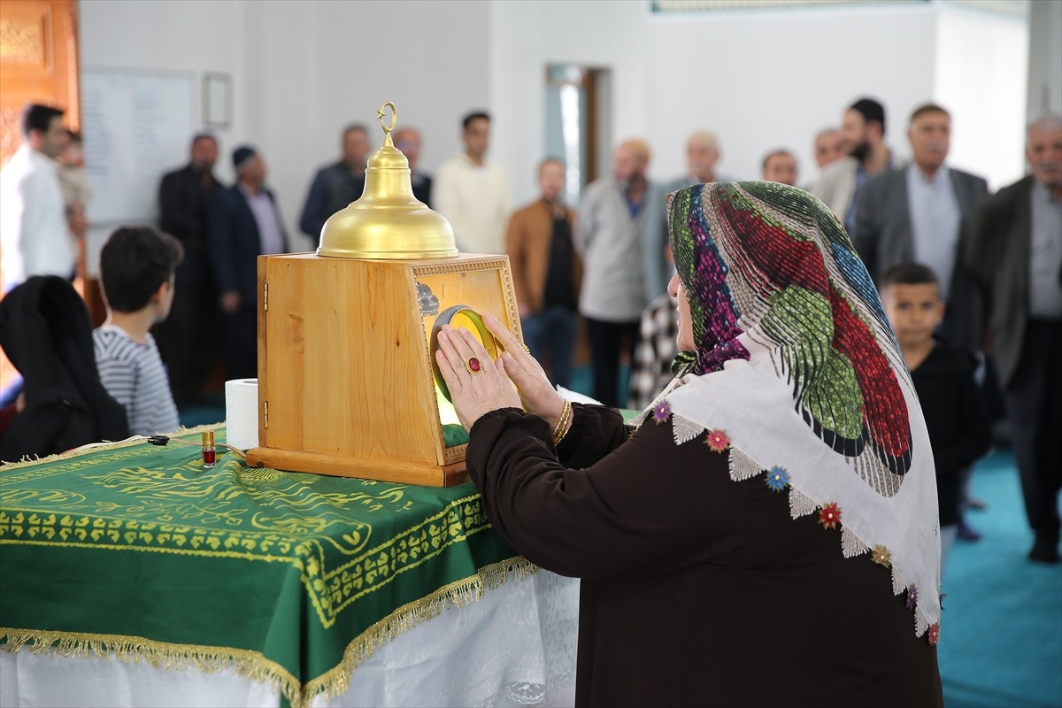 Adıyaman'da ramazan dolayısıyla Sakal-ı Şerif ziyarete açıldı.