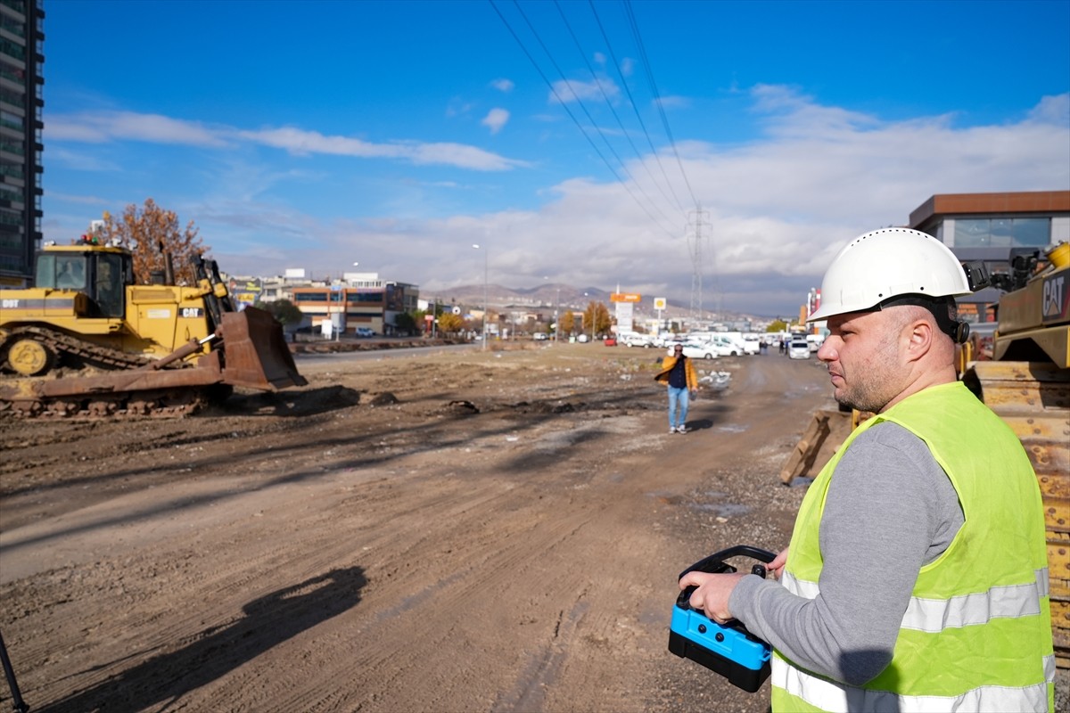 Ağır ve tehlikeli işlerde uzun yıllardır insanların en önemli yardımcısı konumundaki iş...