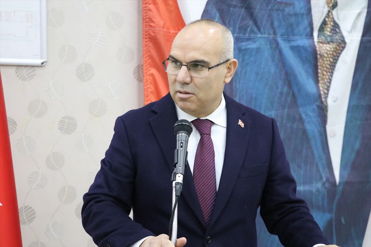 Ağrı Valisi Mustafa Koç, mahalle ve köy muhtarlarıyla iftarda bir araya geldi. Vali Mustafa Koç...