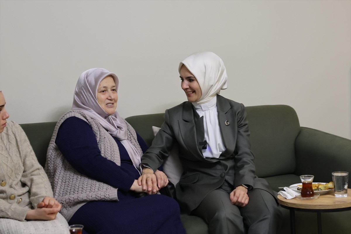 Aile ve Sosyal Hizmetler Bakanı Mahinur Özdemir Göktaş, 1980'de şehit olan Şükrü Nural'ın...