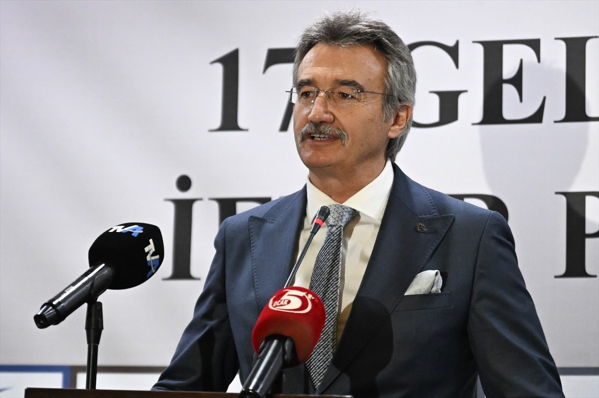 Aile ve Sosyal Hizmetler İl Müdürlüğünce verilen iftarda koruyucu aileler ve evlatları bir araya...