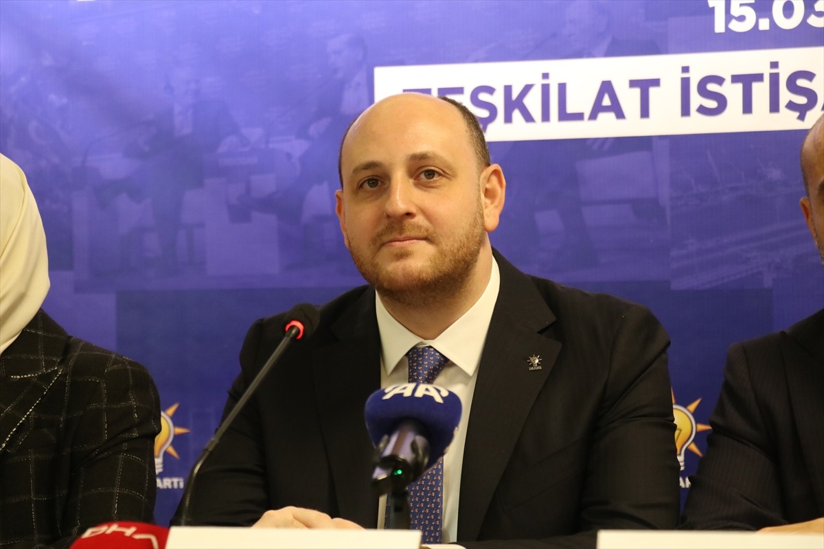 AK Parti Genel Başkan Yardımcısı Ahmet Büyükgümüş, partisinin Yalova İl Başkanlığını ziyaret etti....