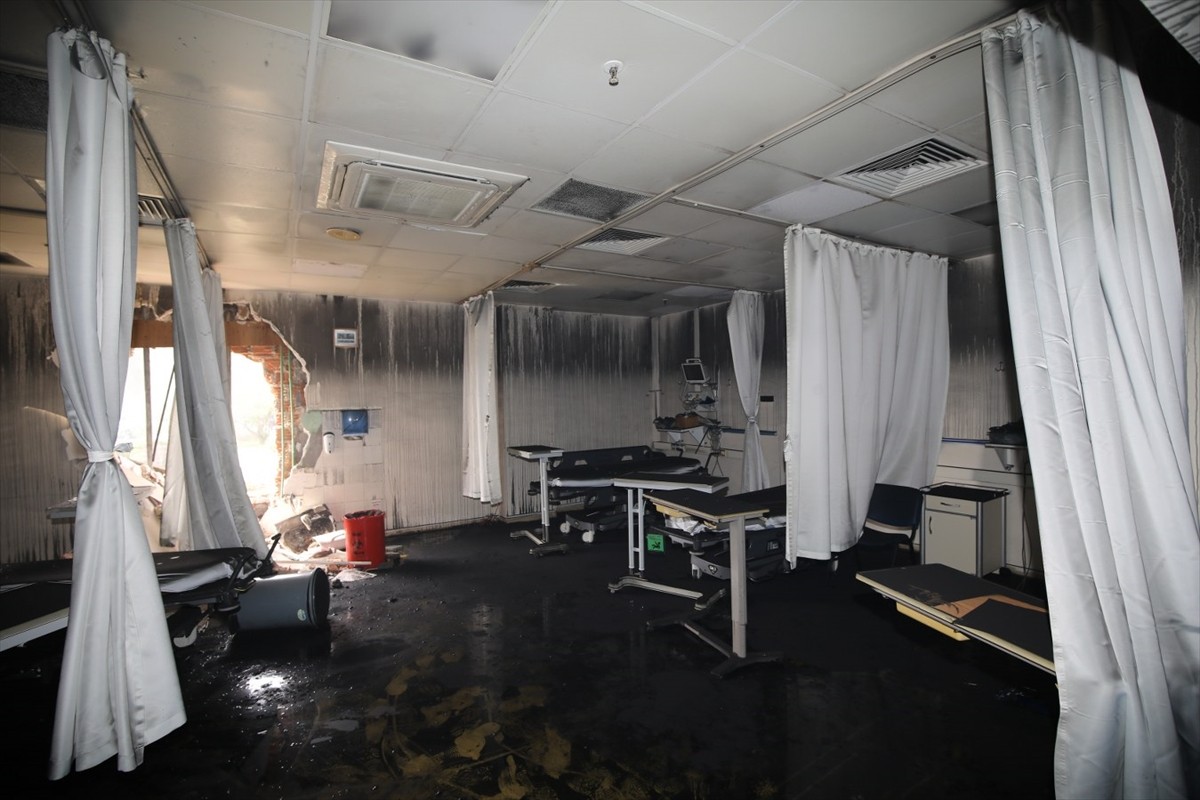 Akdeniz Üniversitesi Rektörü Prof. Dr. Özlenen Özkan, 26 Mart'ta hastanenin acil servisinde...