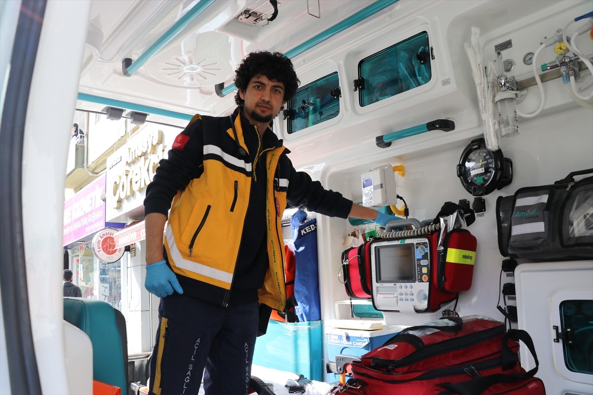 Amasya'da kesintisiz hizmet sunan acil sağlık hizmetlerindeki çalışanlar, Ramazan Bayramı'nda da...