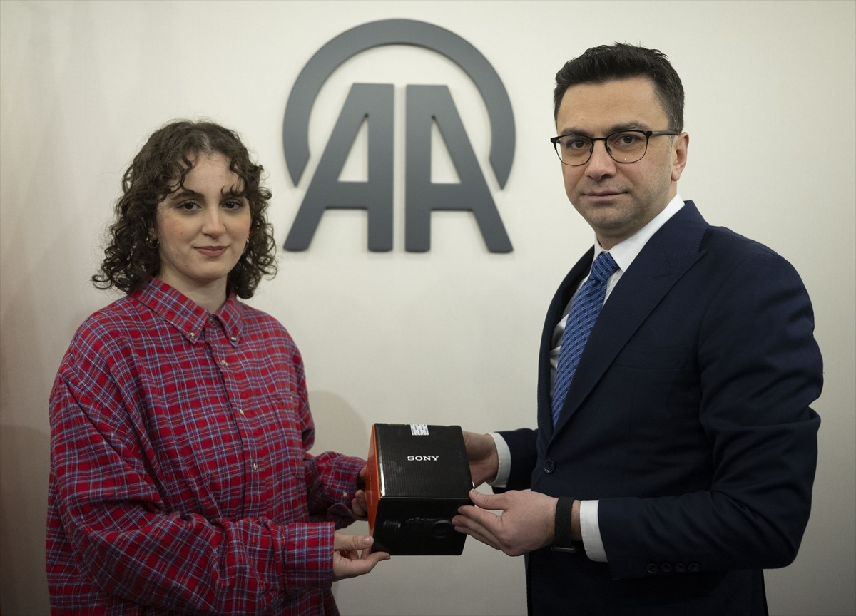 Anadolu Ajansının (AA) gözünden geçen yıla damga vuran olaylara ait fotoğrafların yer aldığı...