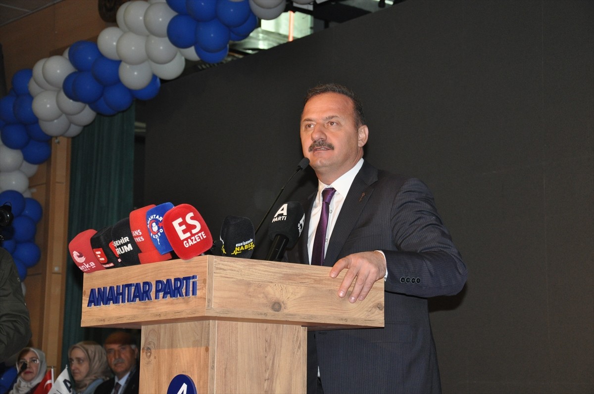Anahtar Parti Genel Başkanı Yavuz Ağıralioğlu, partisinin Odunpazarı ilçesindeki Hasan Polatkan...