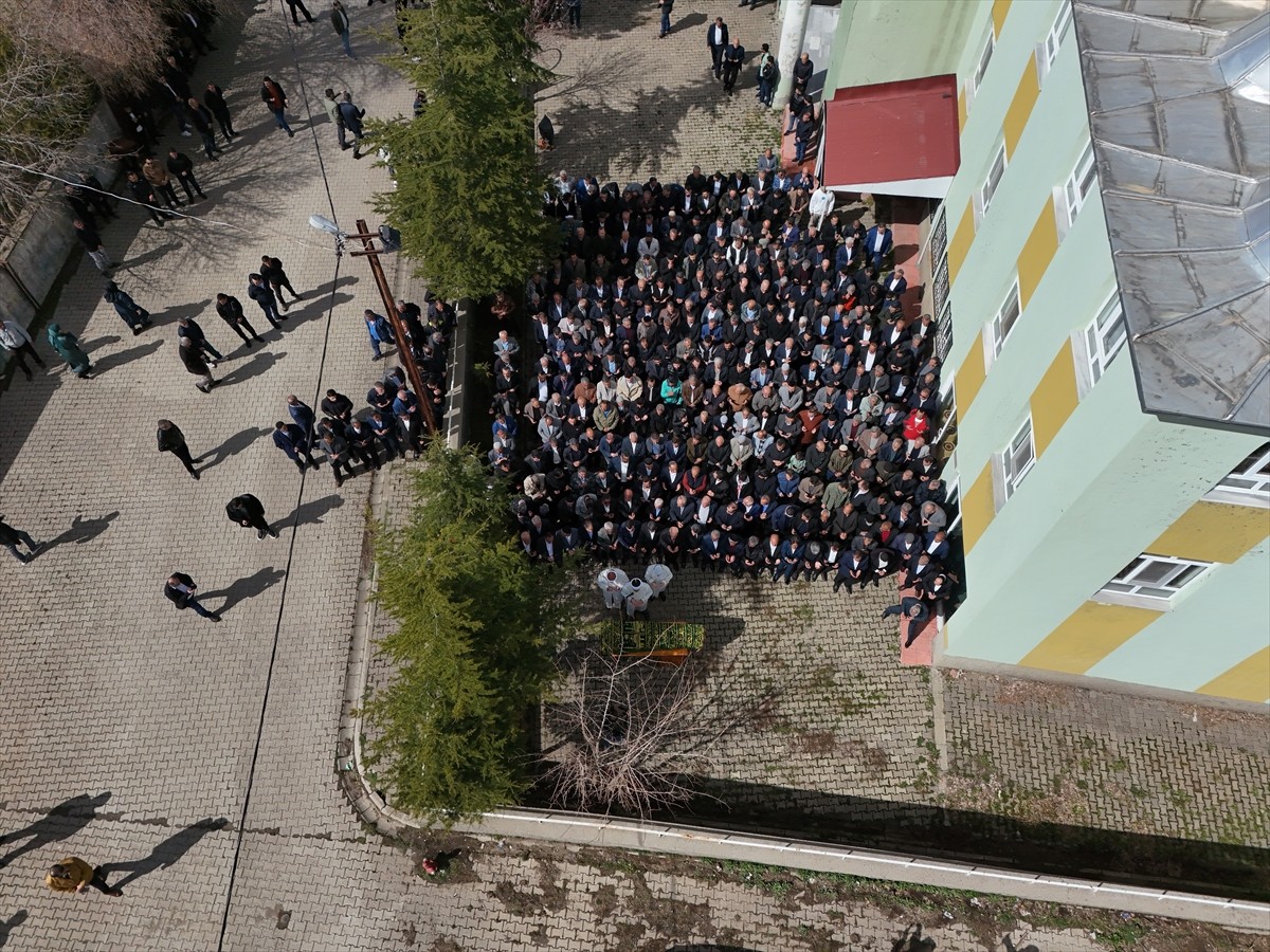 Ankara'da geçirdiği rahatsızlık sonucu hayatını kaybeden eski AK Parti Bingöl Milletvekili Kazım...