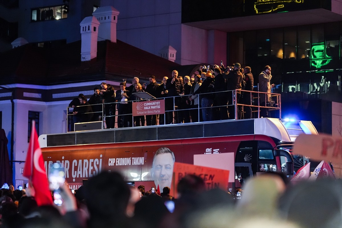Ankara'da, İstanbul Büyükşehir Belediyesine (İBB) yönelik yolsuzluk ve terör soruşturmasını...