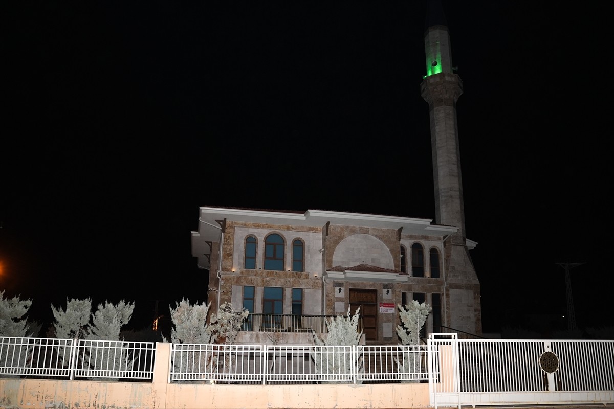 Ankara'da Keçiören ilçesi Karşıyaka Mahallesi Bağlar Caddesi'nde bulunan Fatma Bacı Camisi'nde...