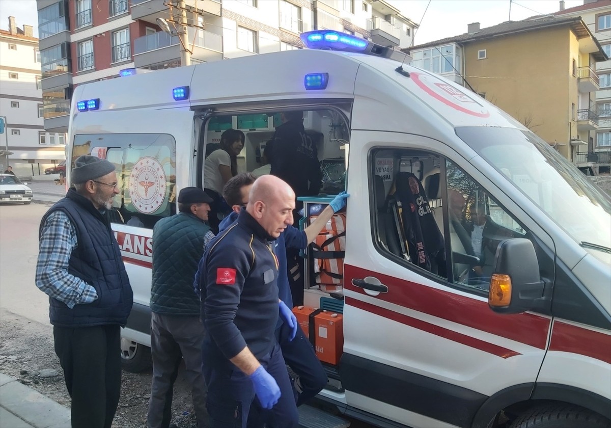 Ankara'nın Çubuk ilçesinde, evde çıkan yangında yaralanan anne ile dumandan etkilenen 3 çocuğu...