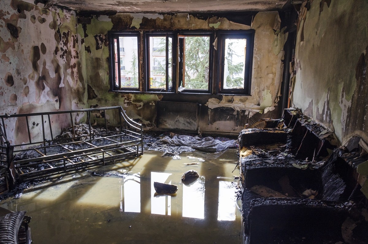 Ankara'nın Kahramankazan ilçesinde çıkan yangın hasara neden oldu.