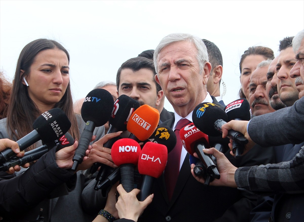 Ankara Büyükşehir Belediye (ABB) Başkanı Mansur Yavaş, yolsuzluk soruşturması kapsamında İBB...