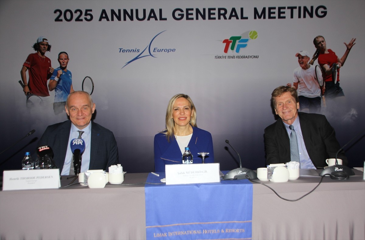 Antalya'da gerçekleştirilen Tenis Avrupa Genel Kurulu'na ilişkin düzenlenen basın toplantısına...