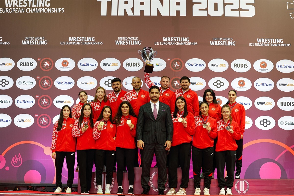 Arnavutluk'ta düzenlenen 23 Yaş Altı Avrupa Güreş Şampiyonası'nda Türkiye, kadınlarda zirvede yer...
