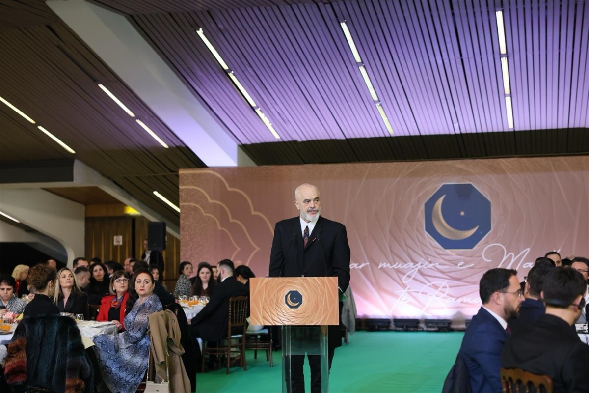 Arnavutluk Başbakanı Edi Rama tarafından başkent Tiran'daki Kongre Sarayı'nda iftar programı...