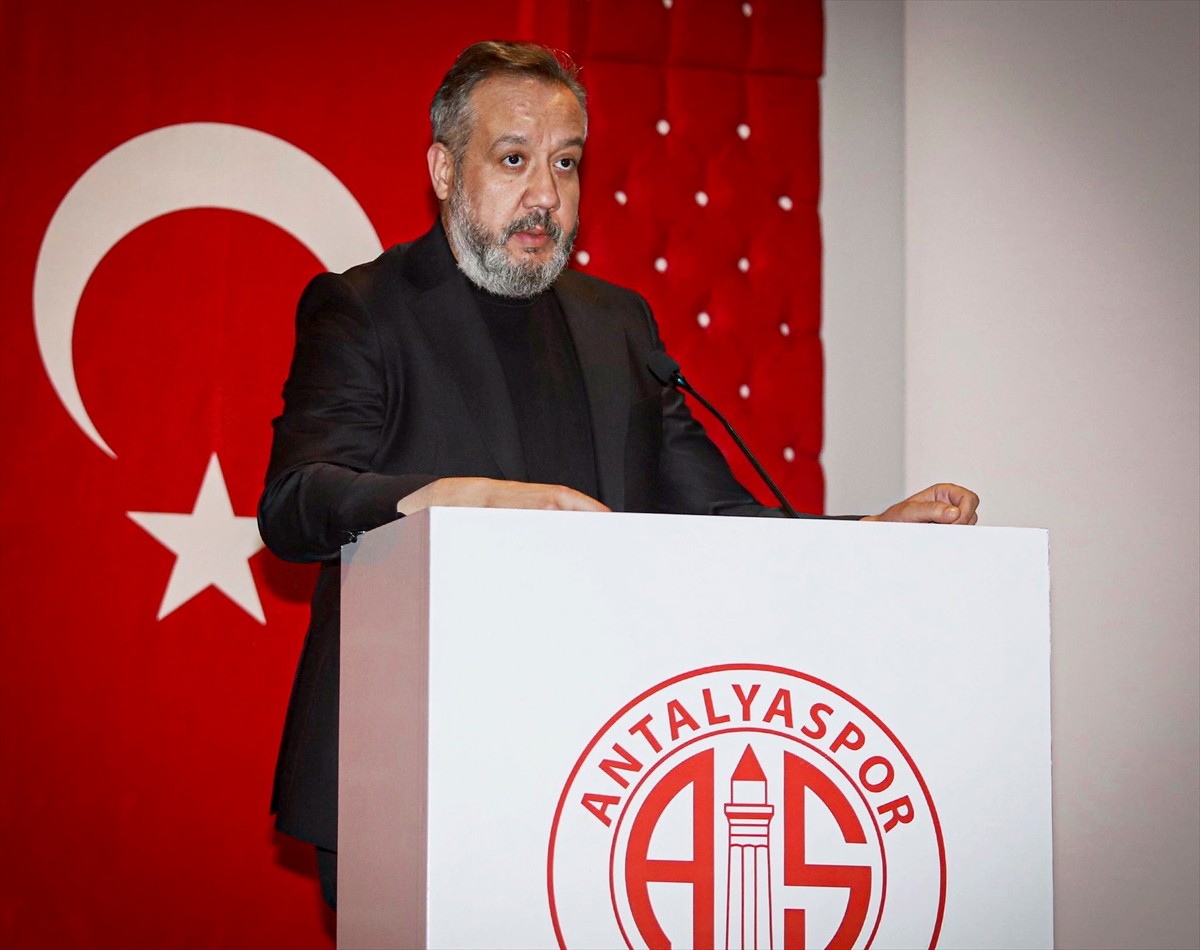 Atilla Vehbi Konuk Tesisleri'nde düzenlenen Antalyaspor AŞ'nin olağan mali genel kurulunda...