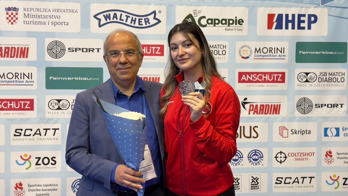 Avrupa Havalı Silahlar Şampiyonası'na katılan milli atıcı Damla Köse, kadınlar 10 metre havalı...