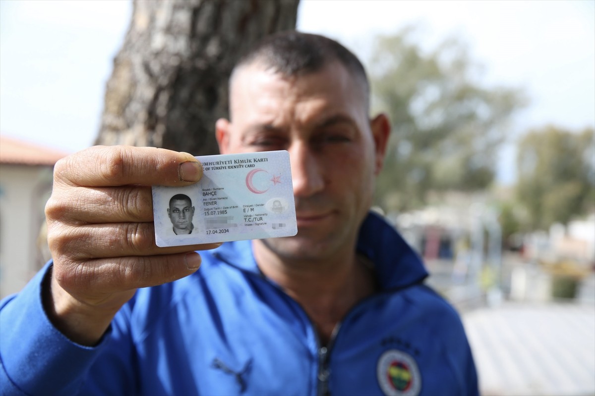 Aydın'ın Karacasu Kalemler Mahallesi'nde yaşayan Fenerbahçe taraftarı Şeref Bahçe, gönülden...