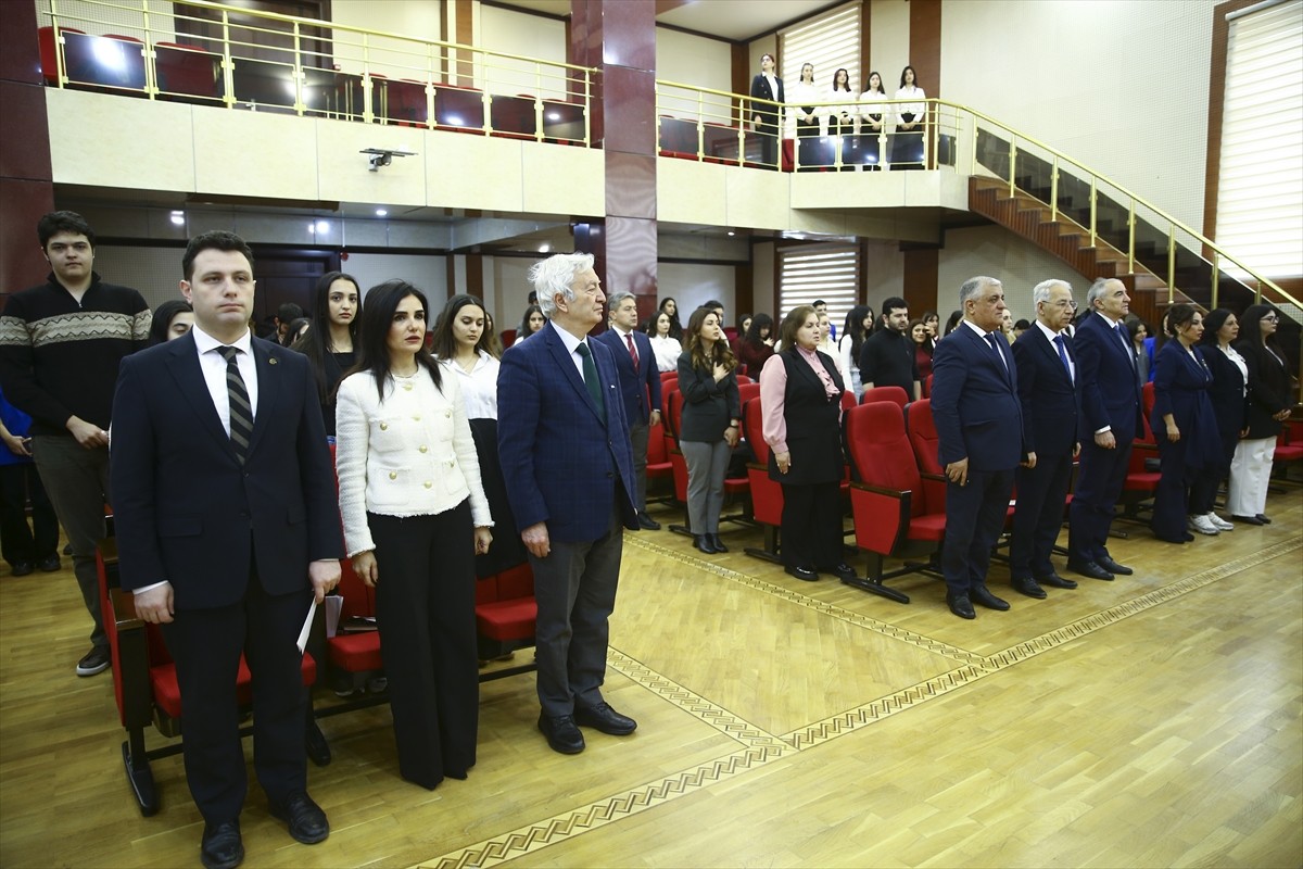 Azerbaycan'da, İstiklal Marşı'nın kabulünün 104. yılı dolayısıyla etkinlik yapıldı. Bakü Devlet...