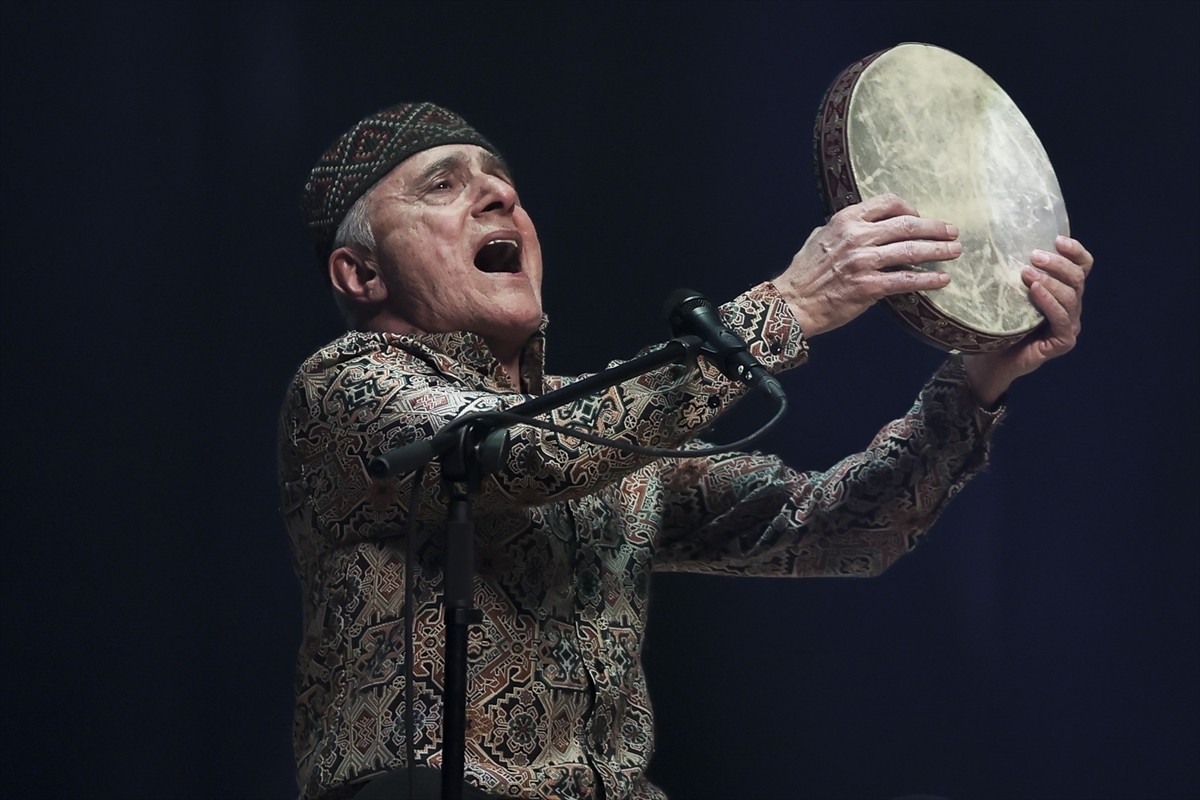 Azerbaycan'ın ünlü halk sanatçısı Alim Kasımov ve kızı Fergana Kasımova, Atatürk Kültür...