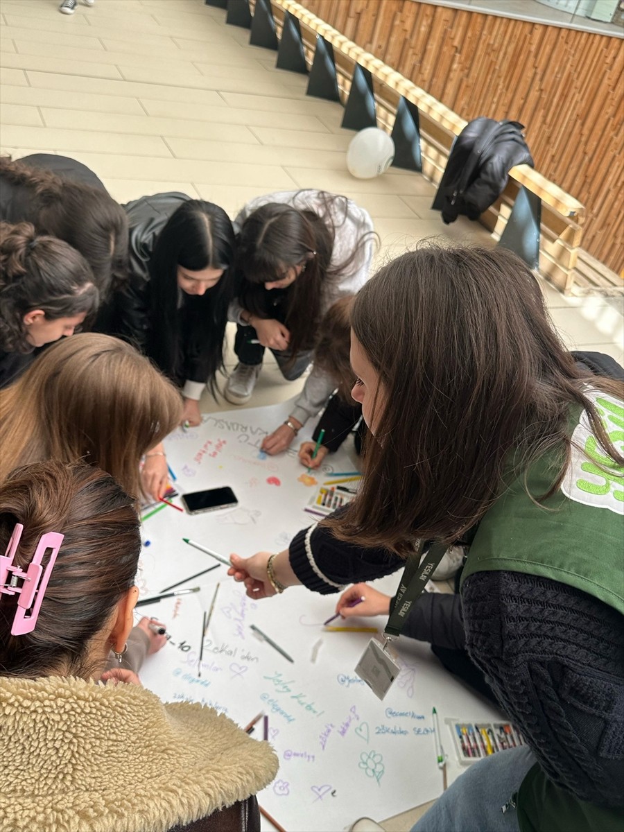 Balıkesir'de, 1-7 Mart Yeşilay Haftası kapsamında "Biz senin için buradayız" standı açılarak...