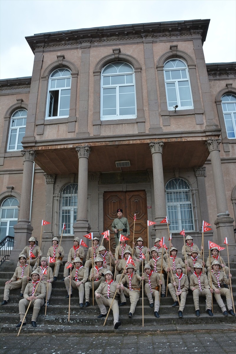 Balıkesir'de Çanakkale Savaşları'nda şehit olan Balıkesir Lisesinin izcileri, 18 Mart Şehitleri...