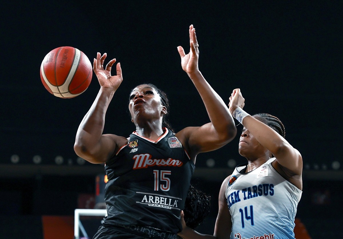 Basketbol ING Kadınlar Türkiye Kupası çeyrek final maçında İlkem Yapı Tarsus Spor ile Çimsa ÇBK...