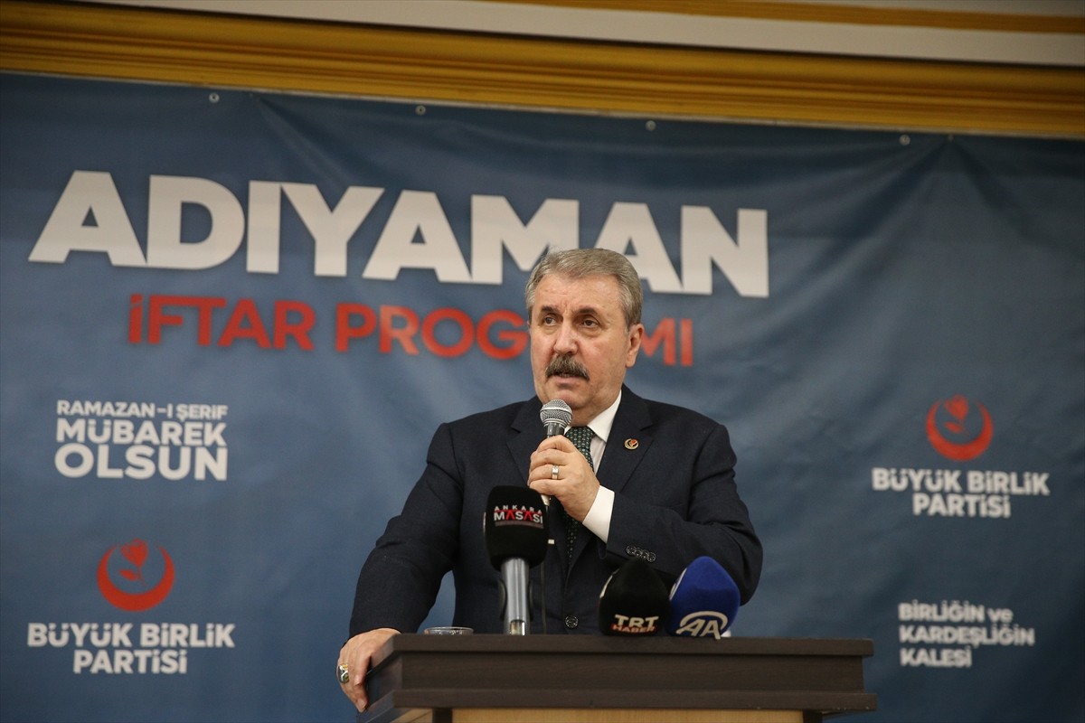 BBP Genel Başkanı Mustafa Destici, çeşitli temaslarda bulunmak üzere geldiği Adıyaman'da bir düğün...