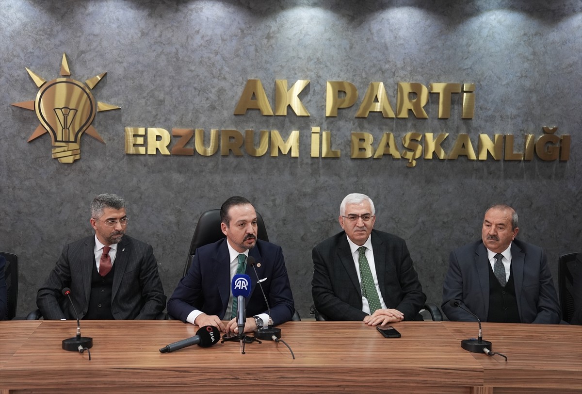 Bir dizi temaslarda bulunmak ve programlara katılmak için Erzurum'a gelen AK Parti Genel Başkan...