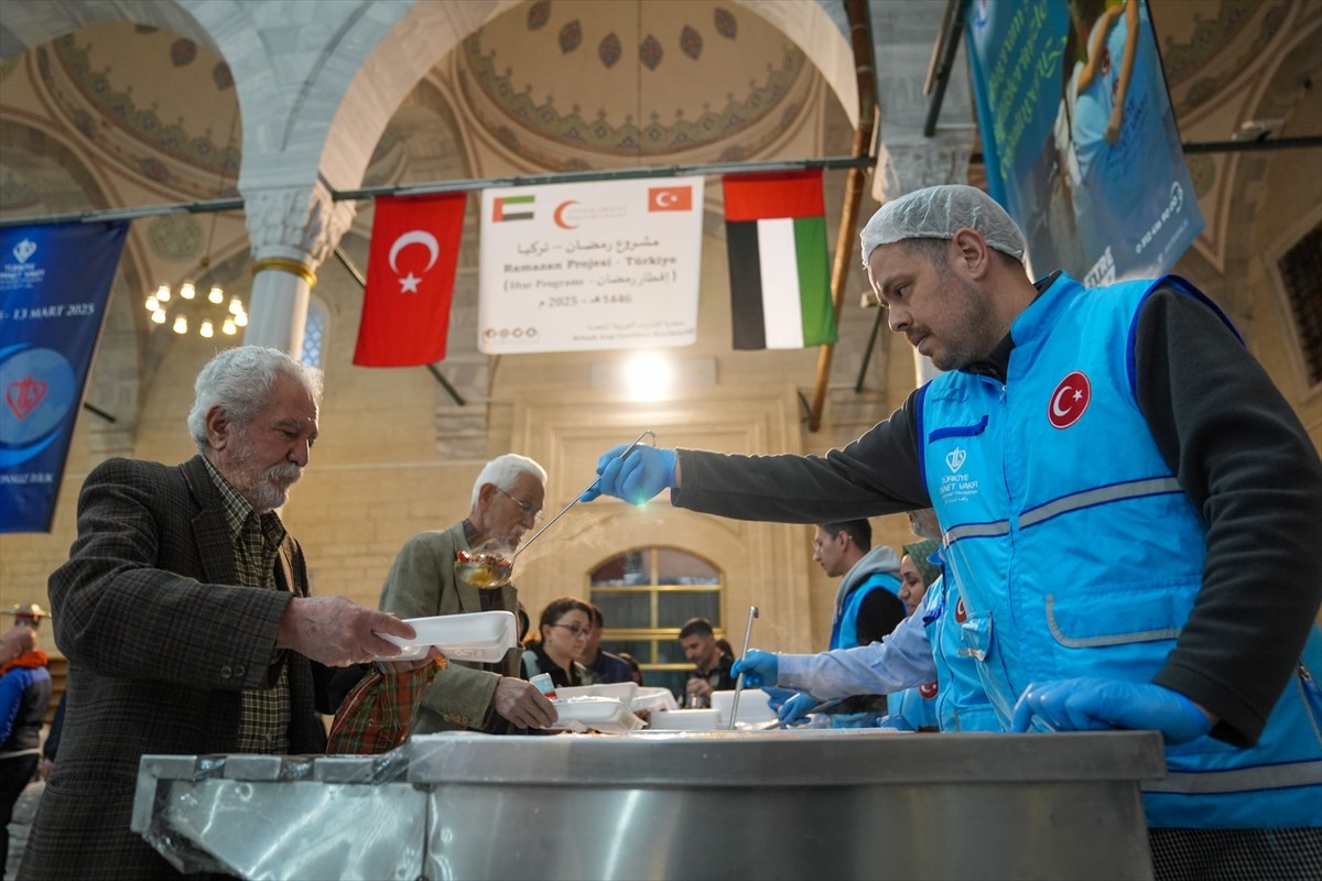 Birleşik Arap Emirlikleri'nin (BAE) Ankara Büyükelçiliği ve BAE Kızılayı tarafından  "Birleşik...