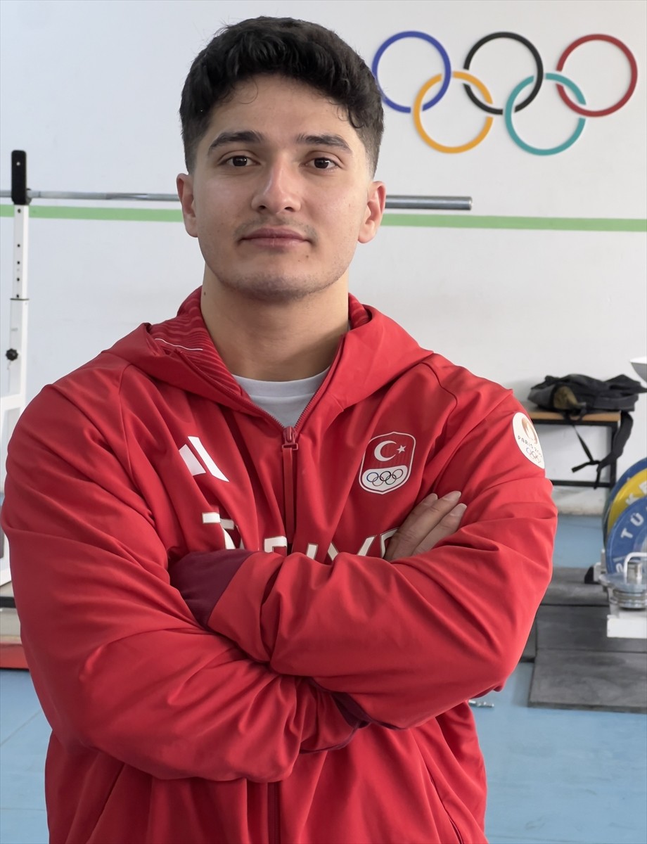 Bulgaristan'da düzenlenen 2024 Avrupa Halter Şampiyonası'nda 2 gümüş madalya kazanan milli...