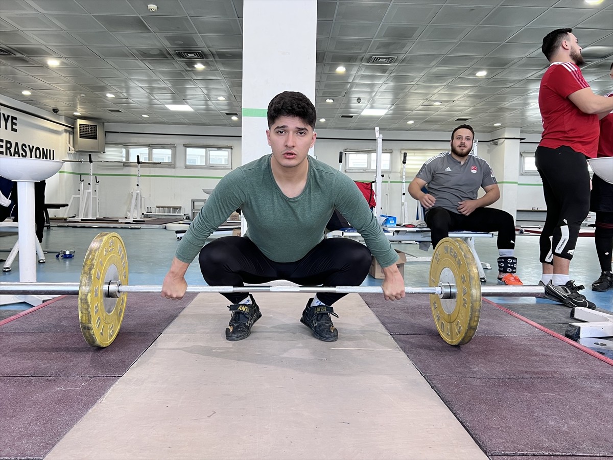 Bulgaristan'da düzenlenen 2024 Avrupa Halter Şampiyonası'nda 2 gümüş madalya kazanan milli...