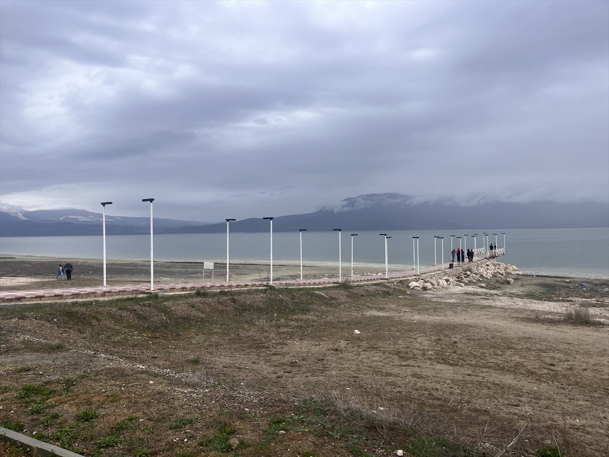 Burdur'da kaybolduğu bildirilen kişi için gölde arama çalışması başlatıldı.